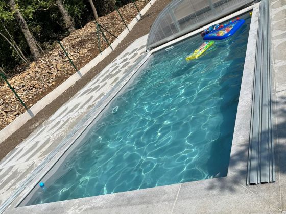 Plastový hranatý šedý bazén 6x3x1,2m se slanou vodou, světlem a šachtou - Černošice